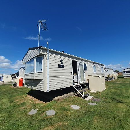 Remarkable 5-Bed Cabin In Clacton-On-Sea Villa ภายนอก รูปภาพ