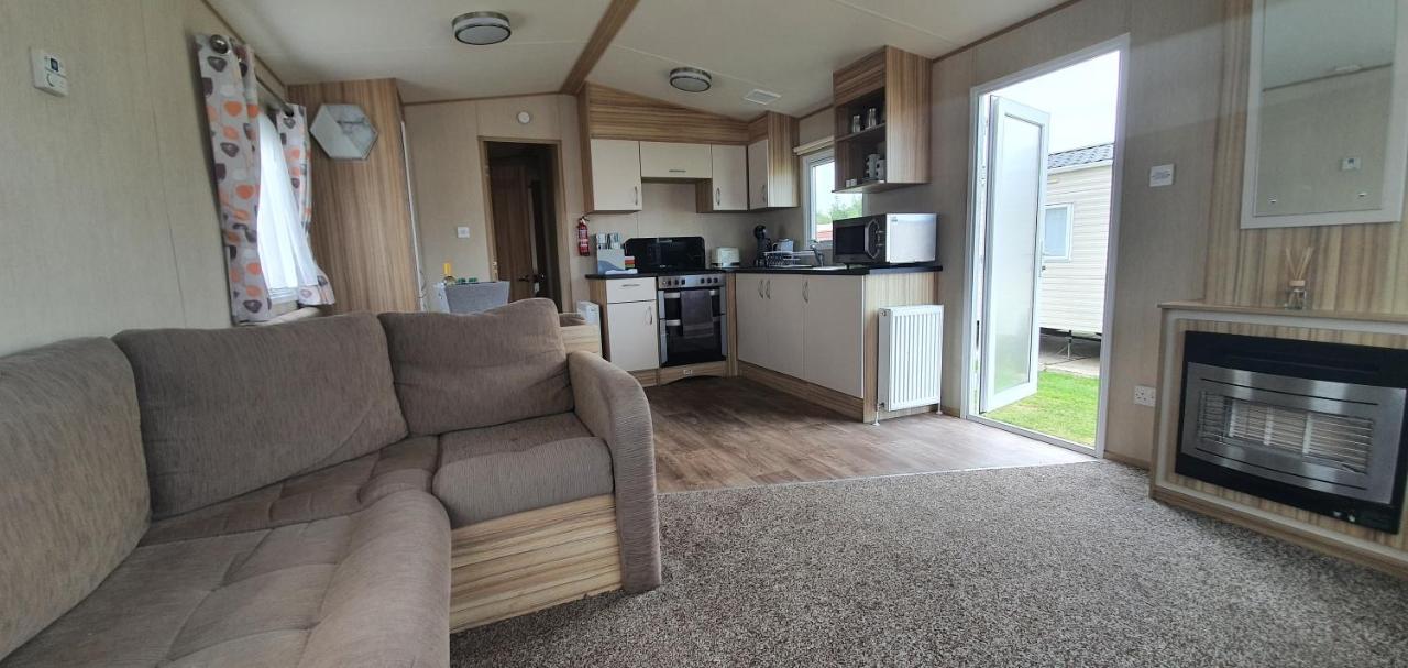 Remarkable 5-Bed Cabin In Clacton-On-Sea Villa ภายนอก รูปภาพ