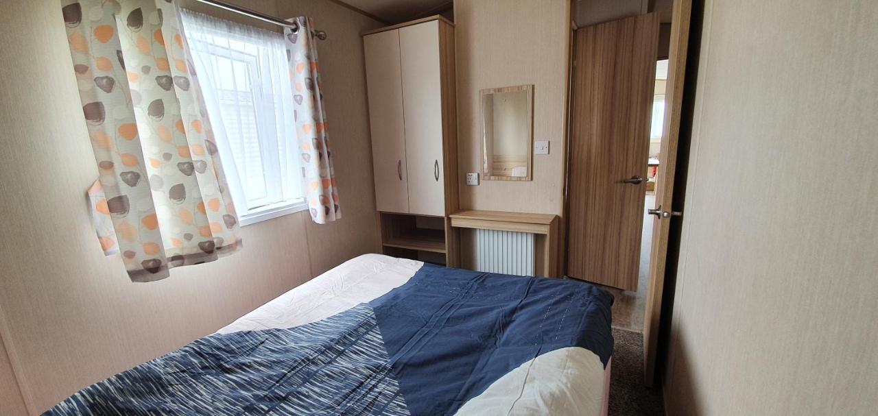 Remarkable 5-Bed Cabin In Clacton-On-Sea Villa ภายนอก รูปภาพ