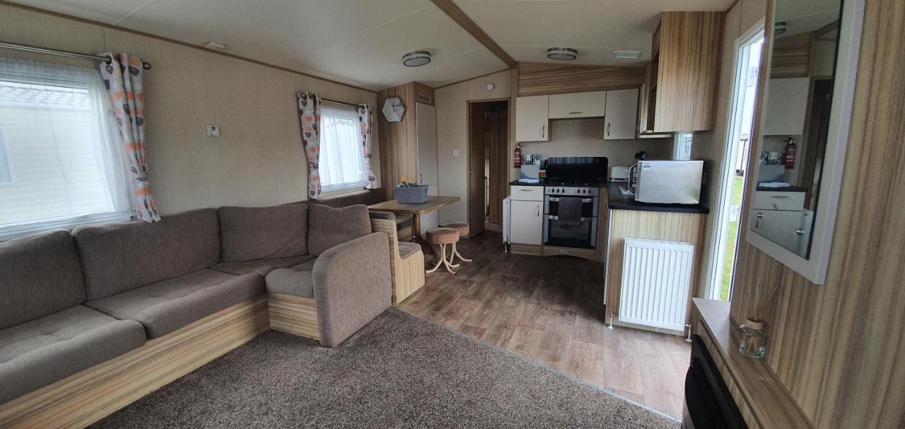 Remarkable 5-Bed Cabin In Clacton-On-Sea Villa ภายนอก รูปภาพ