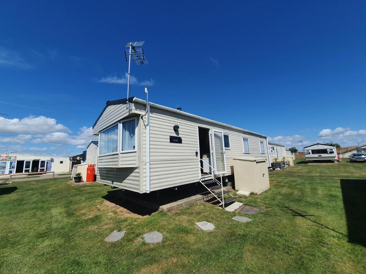 Remarkable 5-Bed Cabin In Clacton-On-Sea Villa ภายนอก รูปภาพ