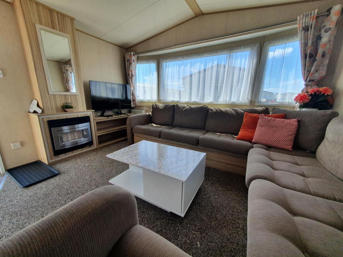 Remarkable 5-Bed Cabin In Clacton-On-Sea Villa ภายนอก รูปภาพ